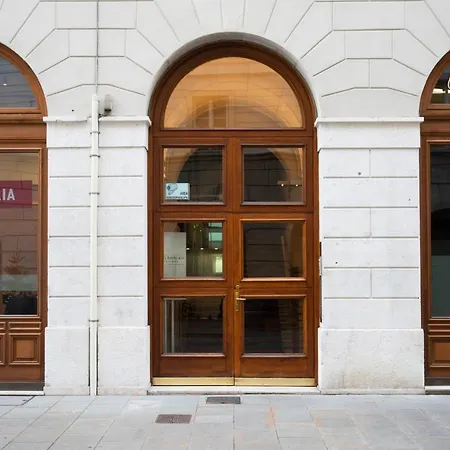 Apartment Getaway Next To Piazza Unita Triest